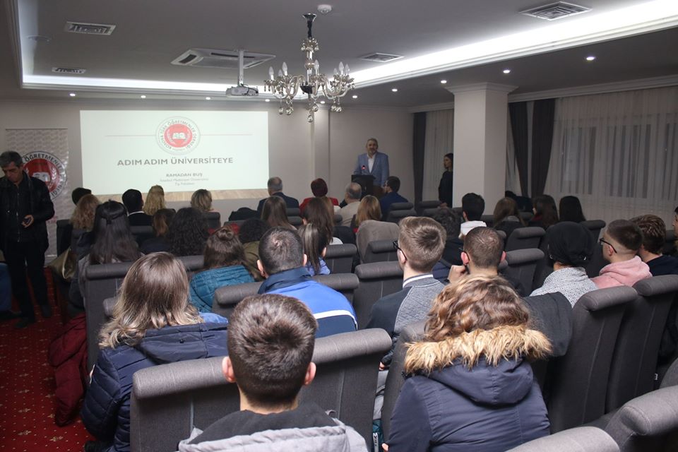 Kosova’da “Adım adım üniversite” konferansı düzenlendi