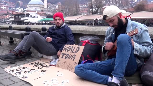 Türk kardeşler, otostopla Balkanlar’ı geziyor