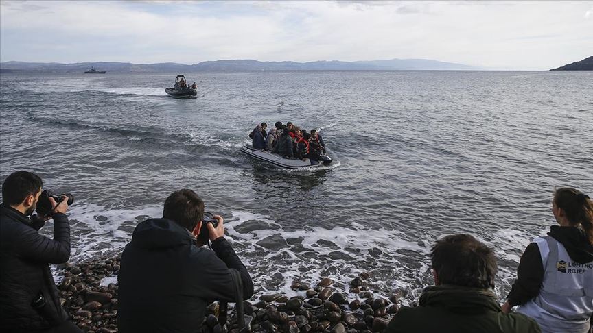 Düzensiz göçmenler şişme bot ile Midilli’ye ulaştı