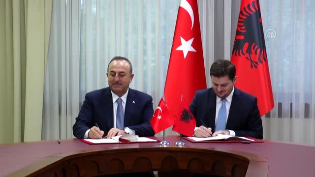 Çavuşoğlu, Arnavutluk Avrupa ve Dışişleri Bakan Vekili Gent Cakaj ile bir dizi anlaşma imzaladı