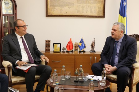 Kosova İçişleri Bakanı Veliu, Türkiye’nin Priştine Büyükelçisi Sakar’ı kabul etti