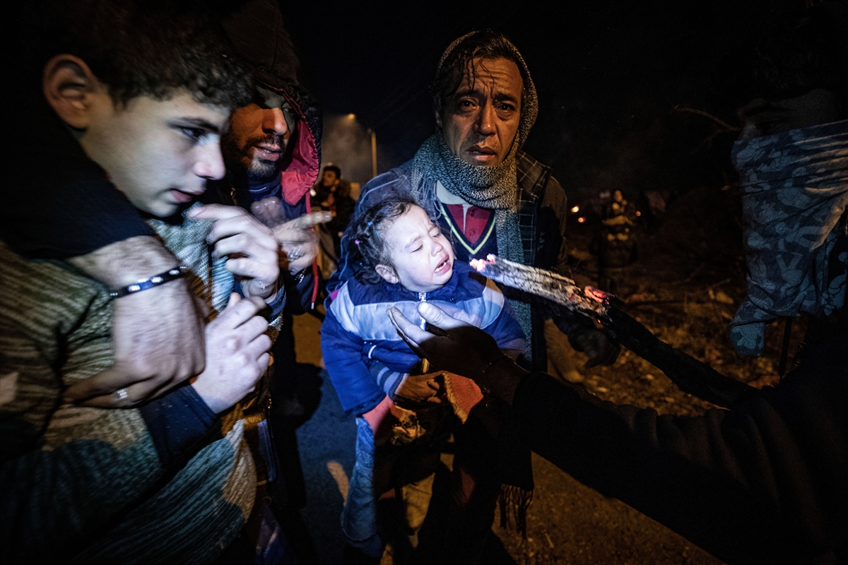 Yunanistan göçmenlerin beklediği alana gazla müdahale etti
