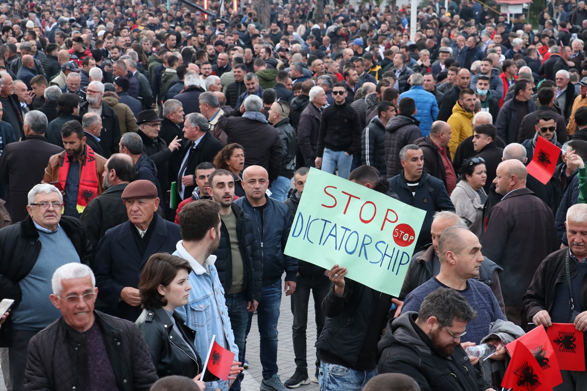 Arnavutluk’ta “Anayasa Mahkemesi krizine” ilişkin eylem