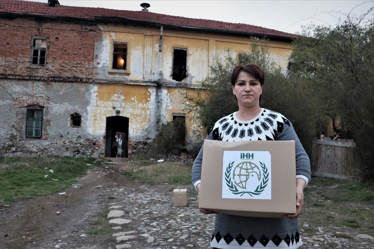 İHH, Kosovalı ailelere koronavirüs nedeniyle gıda yardımında bulundu
