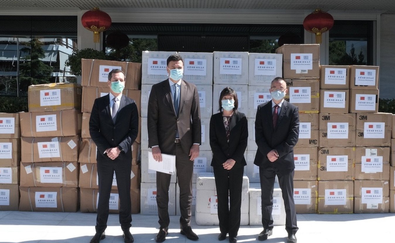 Çin’den Yunanistan’a 50.000 maske yardımı
