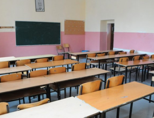 Kosova’da eğitimin başlaması ertelendi