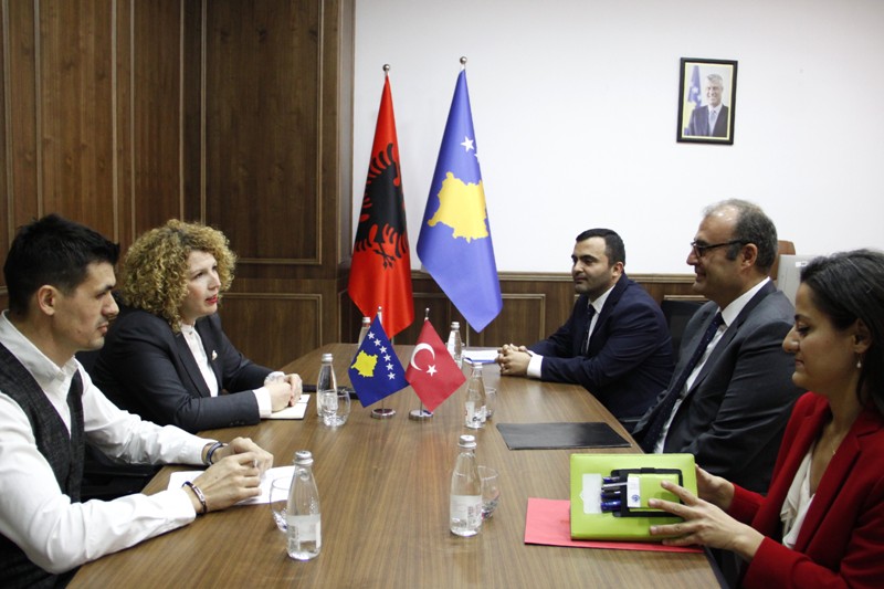 Kosova Ekonomi Bakanı Hajdari, Priştine Büyükelçisi Sakar’ı kabul etti