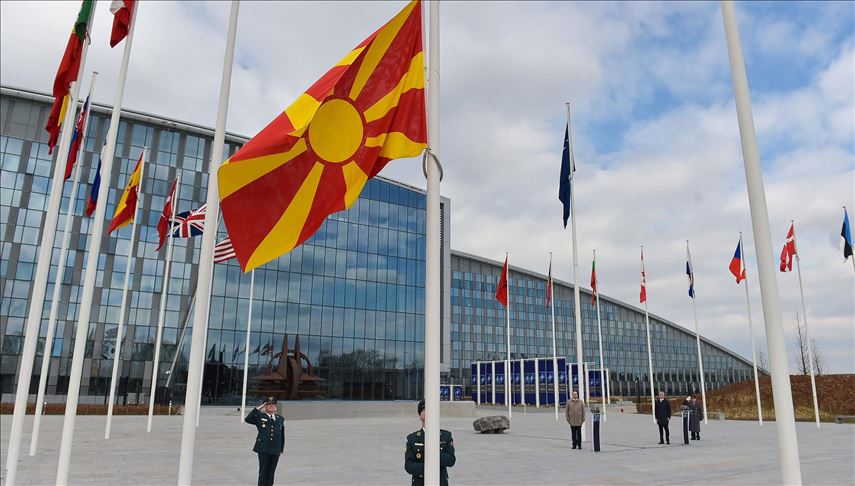 Kuzey Makedonya’nın bayrağı NATO’da göndere çekildi