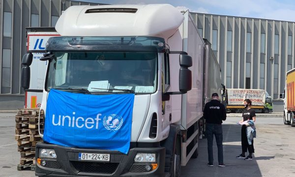 UNİCEF’ten Kosova’ya 1.5 ton tıbbi malzeme yardımı