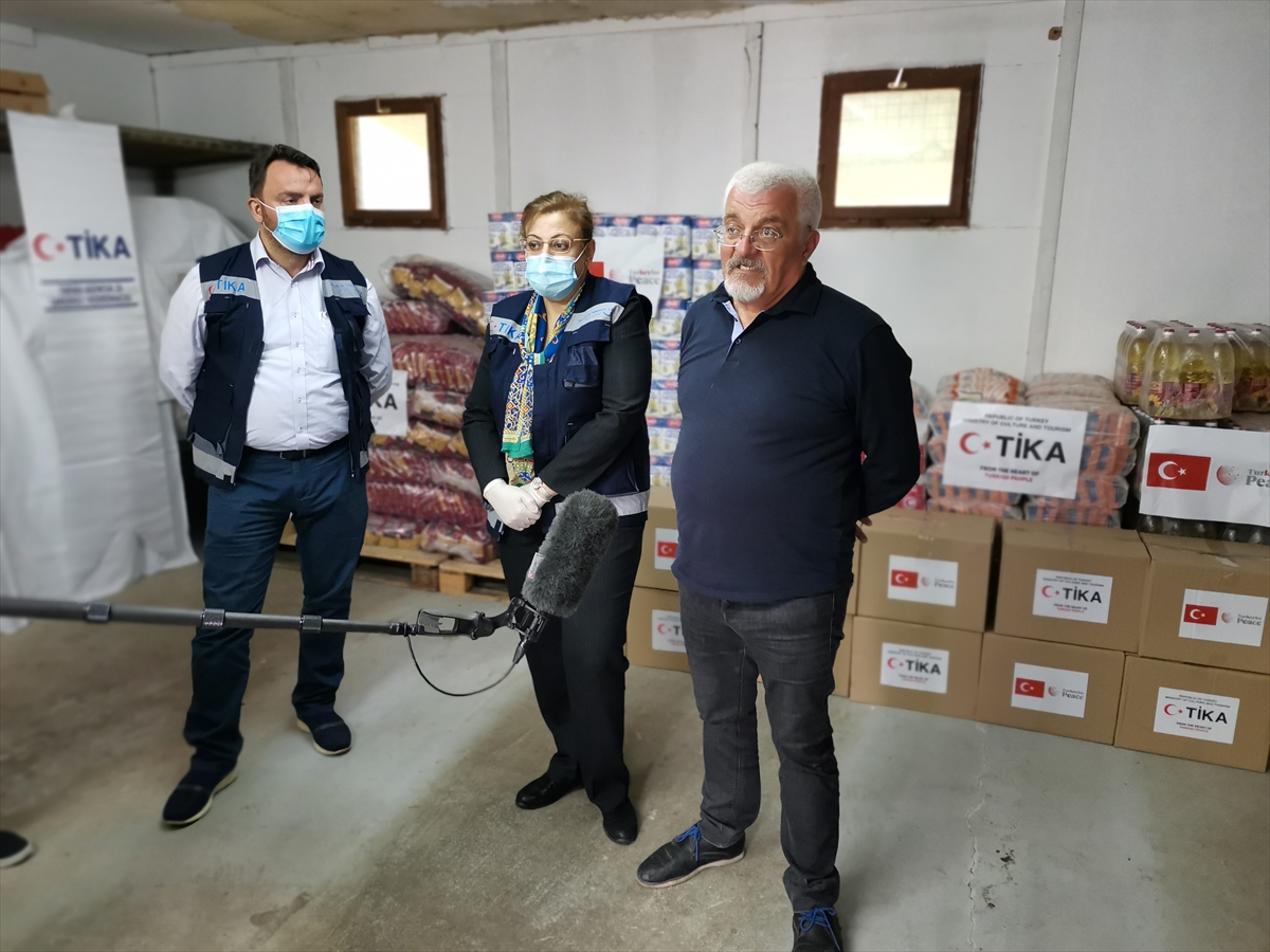 TİKA, Sırbistan’daki düzensiz göçmenlere ramazan paketi dağıttı