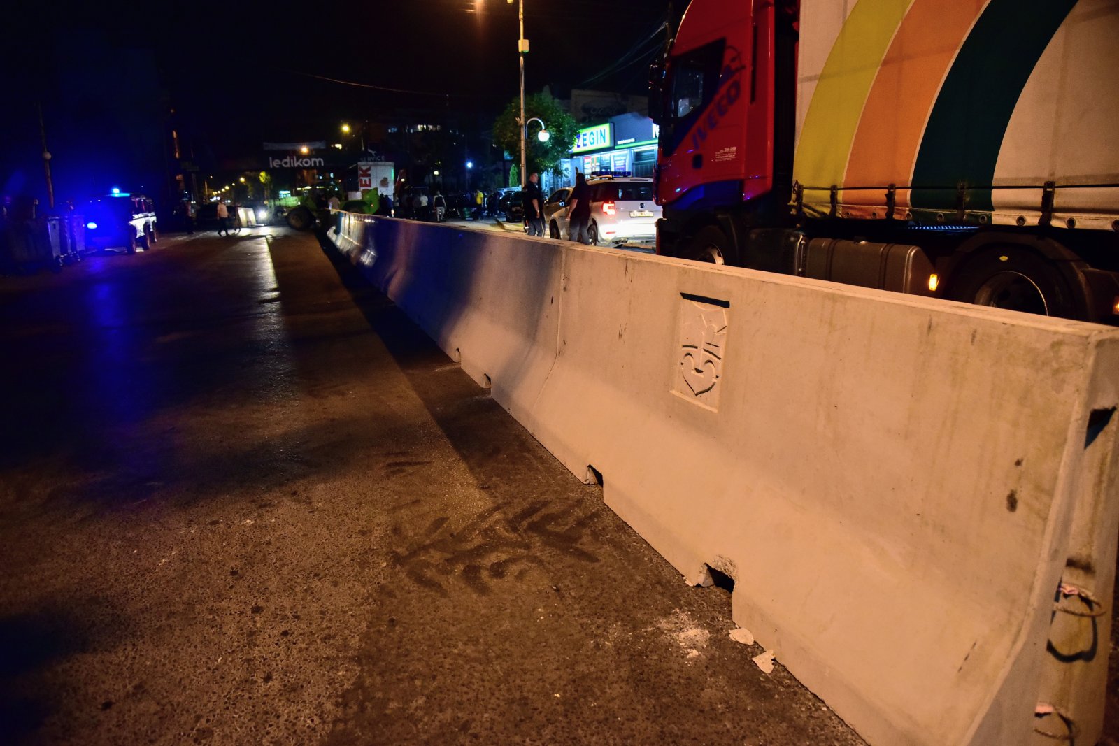 Çairçanka trafiğine beton bariyerli çözüm denemesi