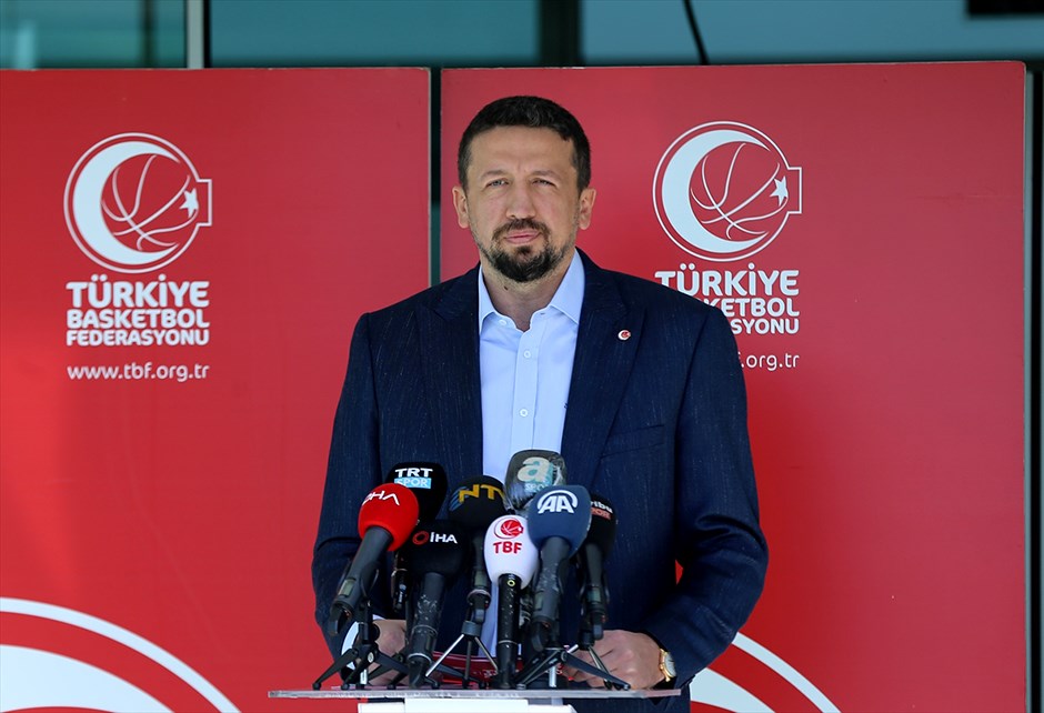 TBF Başkanı Hidayet Türkoğlu, Basketbol Federasyonu Başkanı Pero Antic’i tebrik etti