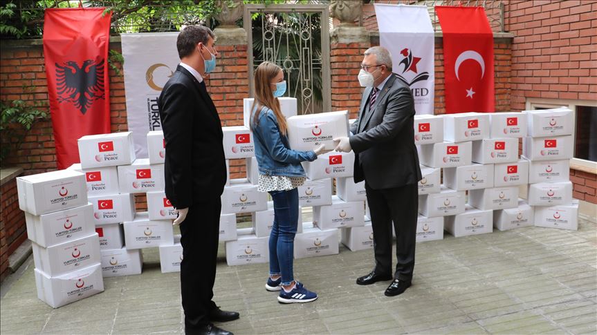 YTB’den Arnavutluk’ta ihtiyaç sahiplerine ramazan yardımı