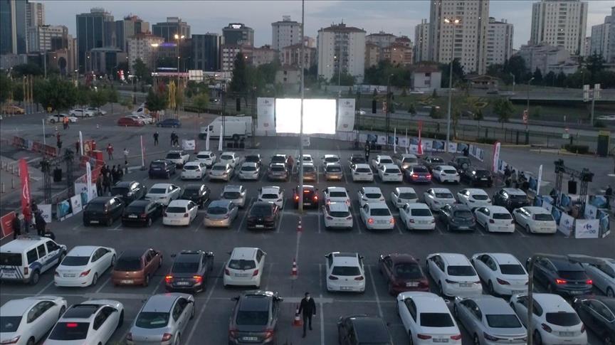 Bulgaristan’da ilk arabalı sinema açıldı