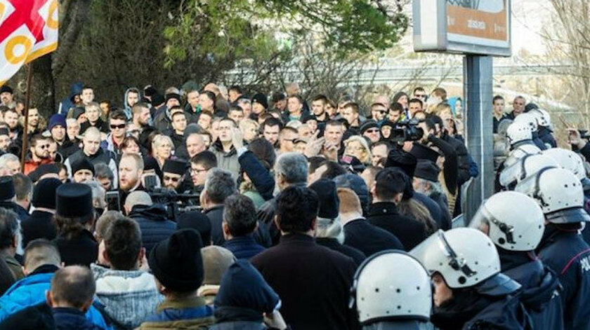 Karadağ’da Dini Özgürlükler Yasası Kovid-19 tedbirlerine uyularak protesto edildi