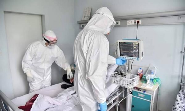 Özel hastanelerde Kovid-19 tedavisi tavan fiyatı 300 bin denar olarak belirlendi