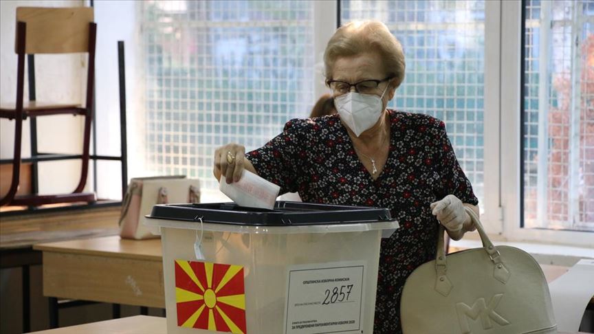 Kuzey Makedonya’da halk erken genel seçim için sandık başında