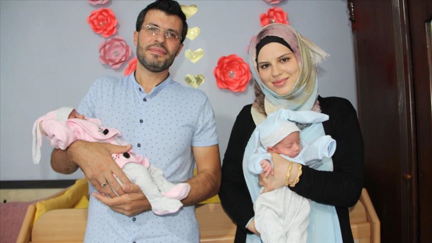 Suriyeli aile ikiz kızlarına ‘Aya’ ve ‘Sofya’ adını verdi