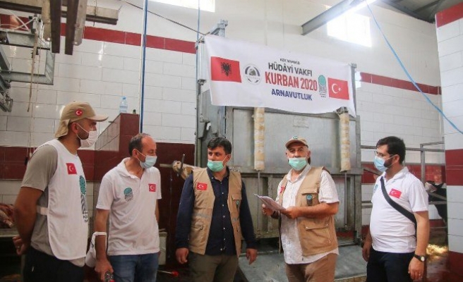 Hüdayi Vakfı desteğiyle Arnavutluk’ta 3 bin 500 paket kurban eti dağıtıldı