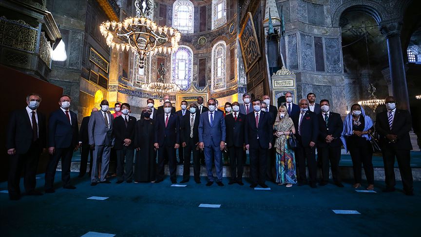 Cumhurbaşkanlığı Sözcüsü Kalın büyükelçilerle Ayasofya-i Kebir Camii’ni ziyaret etti
