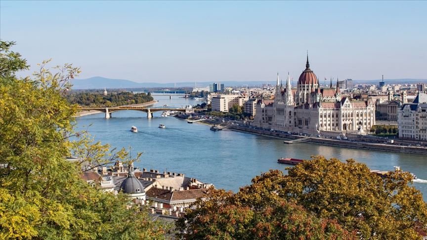Cengiz Aytmatov’un ismi Budapeşte’de parka verildi