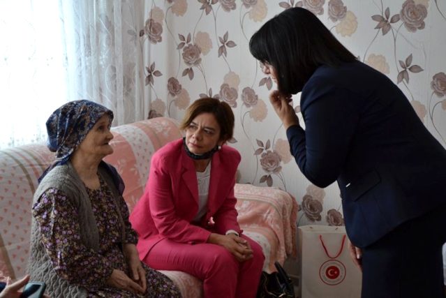 Türkiye’nin Sofya Büyükelçisi Sekizkök, Naim Süleymanoğlu’nun annesini ziyaret etti