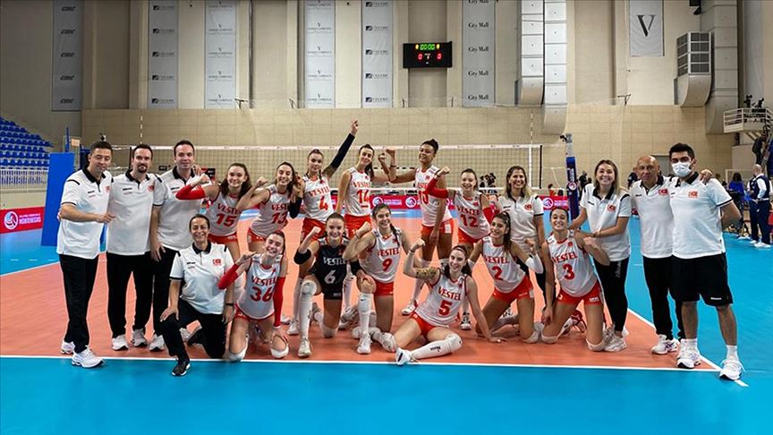Sırbistan’ı mağlup eden Türkiye 17 Yaş Altı Kızlar Avrupa Voleybol Şampiyonası’nda finalde
