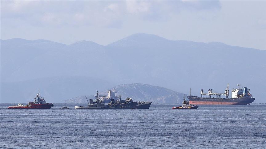 Yunanistan’da donanma ve konteyner gemileri çarpıştı