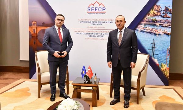 Kosova Başbakan Yardımcısı Tahiri, Türkiye Dışişleri Bakanı Çavuşoğlu ile görüştü