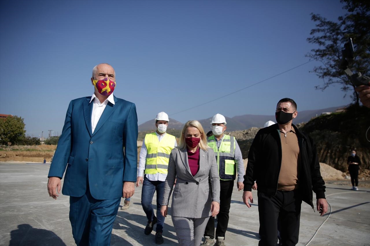 Arnavutluk Başbakanı Rama’dan Türkiye tarafından inşa edilecek konut bölgesine ziyaret