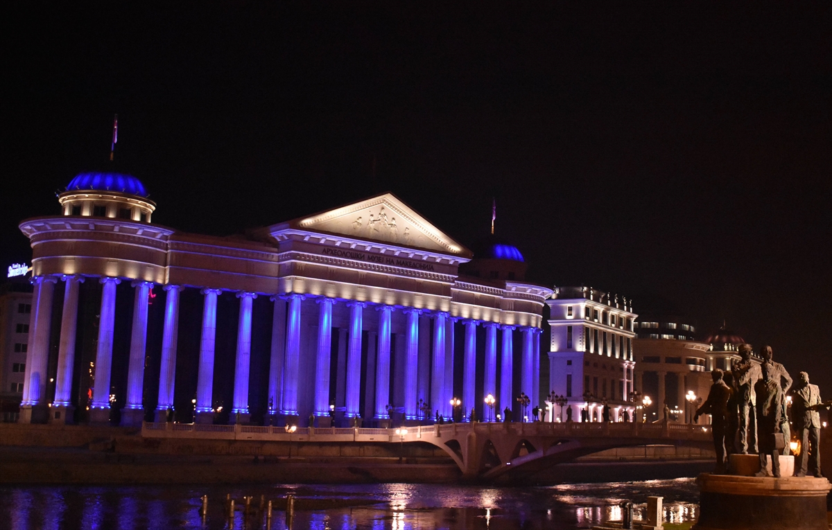 Dünya Çocuk Günü dolayısıyla Kuzey Makedonya’daki kurumlar “maviye” büründü