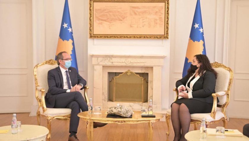 Kosova Cumhurbaşkanı Osmani ve Başbakan Hoti bir araya geldi