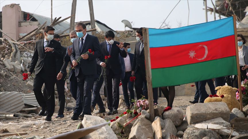 YTB’den Ermenistan’ın sivilleri vurduğu Gence’ye ziyaret