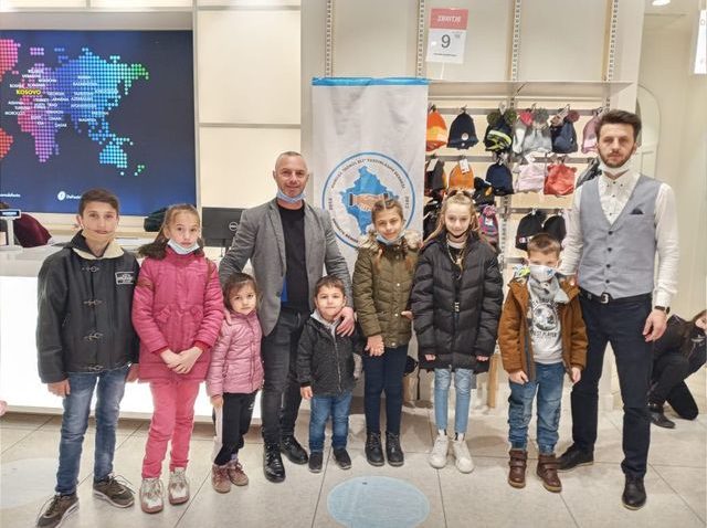 Kosova’da Gönül Eli Derneği’nden yetim çocuklara kışlık giysi yardımı