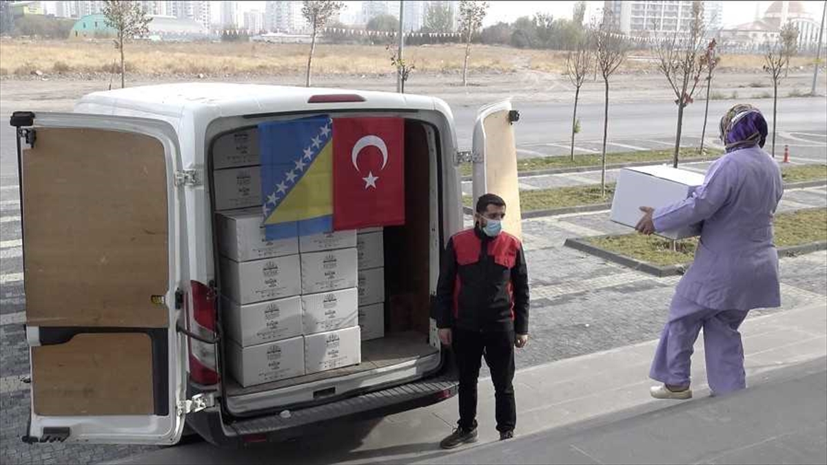 Kayseri Büyükşehir Belediyesinden Mostar’a 50 bin maske ve hijyen malzemesi desteği