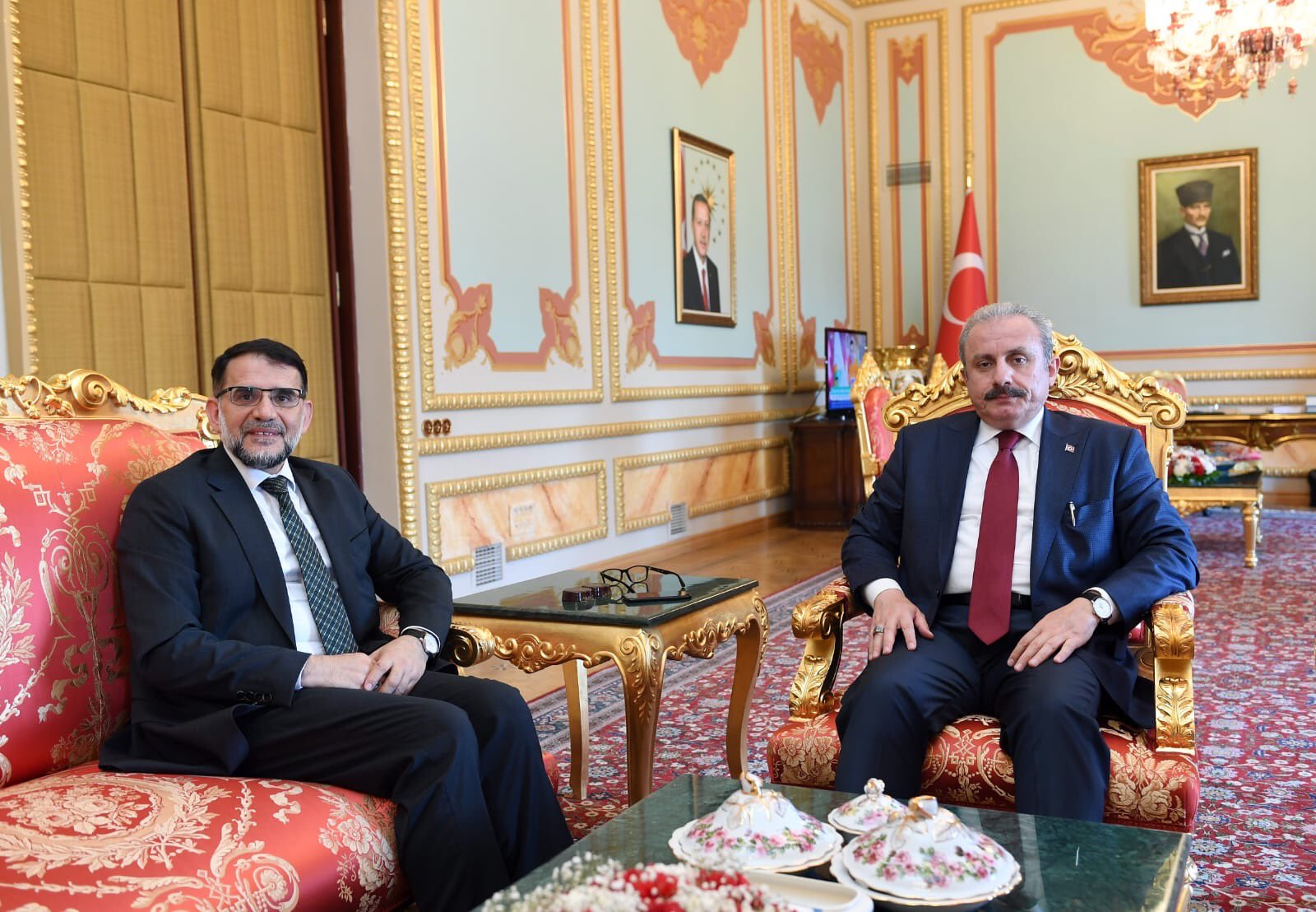 TBMM Başkanı Şentop, MATÜSİTEB’ten ödül alan Anayasa Mahkemesi Başkanı Salih Murat’ı tebrik etti