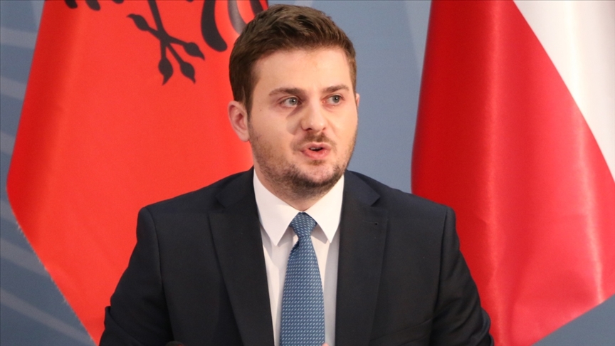 Arnavutluk Avrupa ve Dışişleri Bakan Vekili Cakaj istifa etti