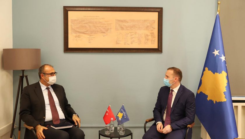 Kosova Sağlık Bakanı Zemaj, Türk ve İtalyan büyükelçileri ile  görüştü