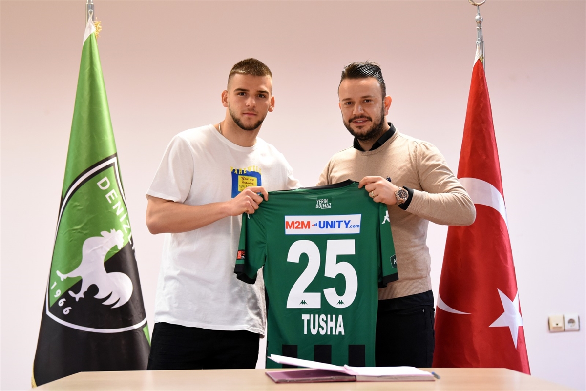 Denizlispor’da Kosovalı genç futbolcu Veton Tusha profesyonel oldu
