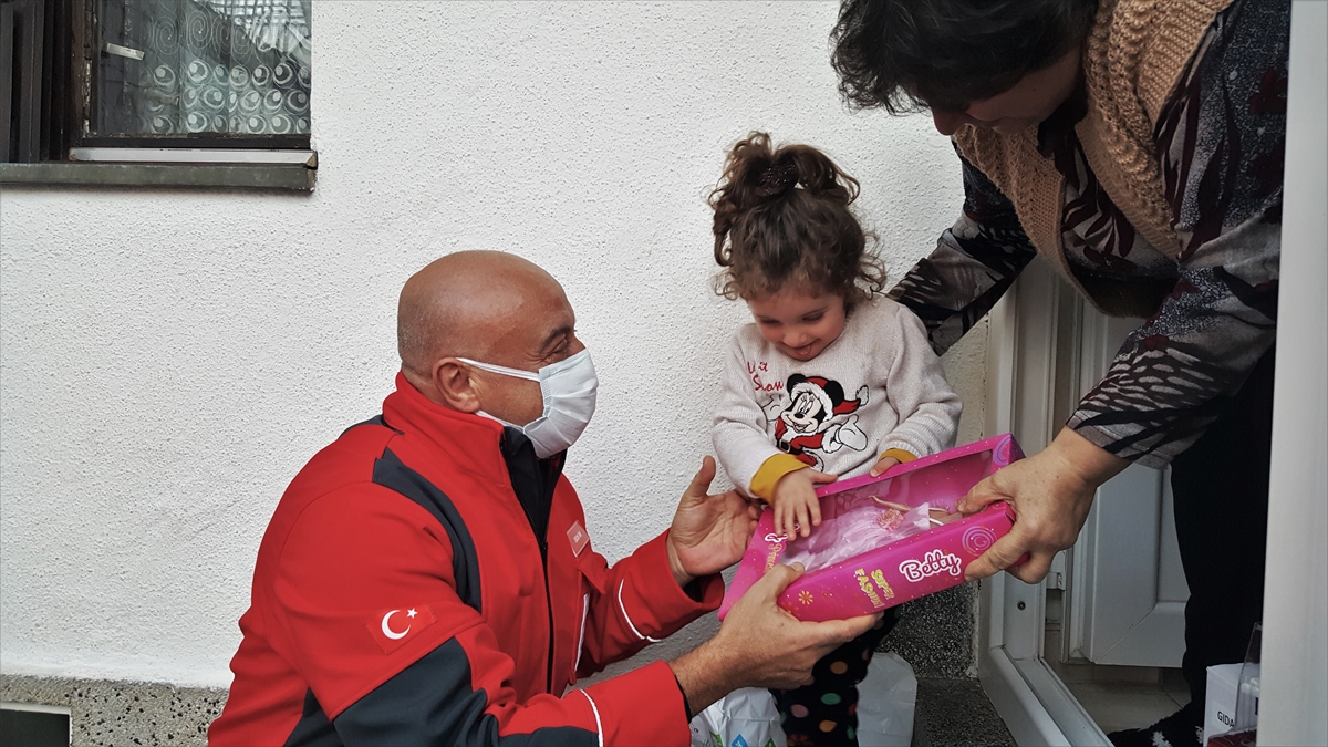 Türk Kızılaydan Kosovalı ailelere yardım