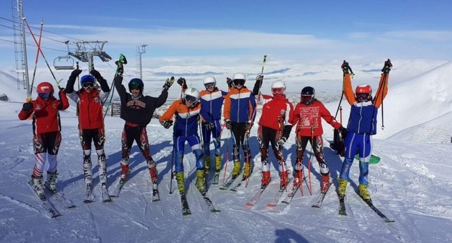 Bosna Hersekli kayakçılar Palandöken’deki imkanlara hayran kaldı