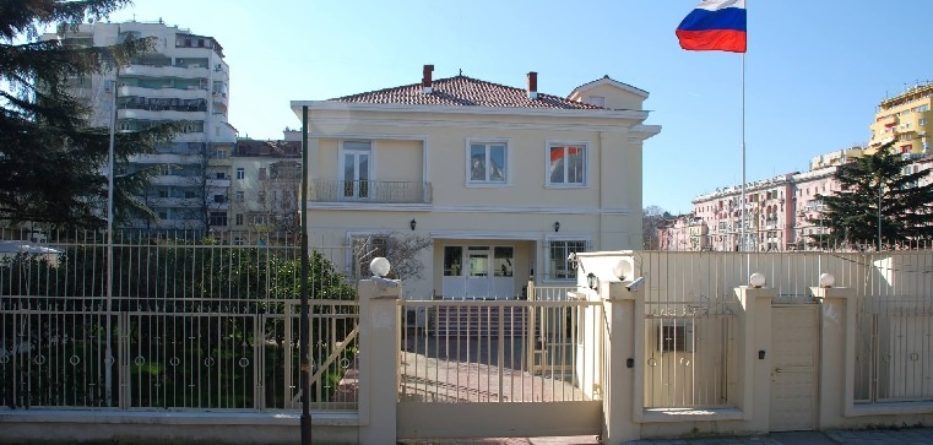 Arnavutluk, bir Rus diplomatı Kovid-19 tedbirlerini ihlal ettiği iddiasıyla ‘istenmeyen kişi’ ilan etti