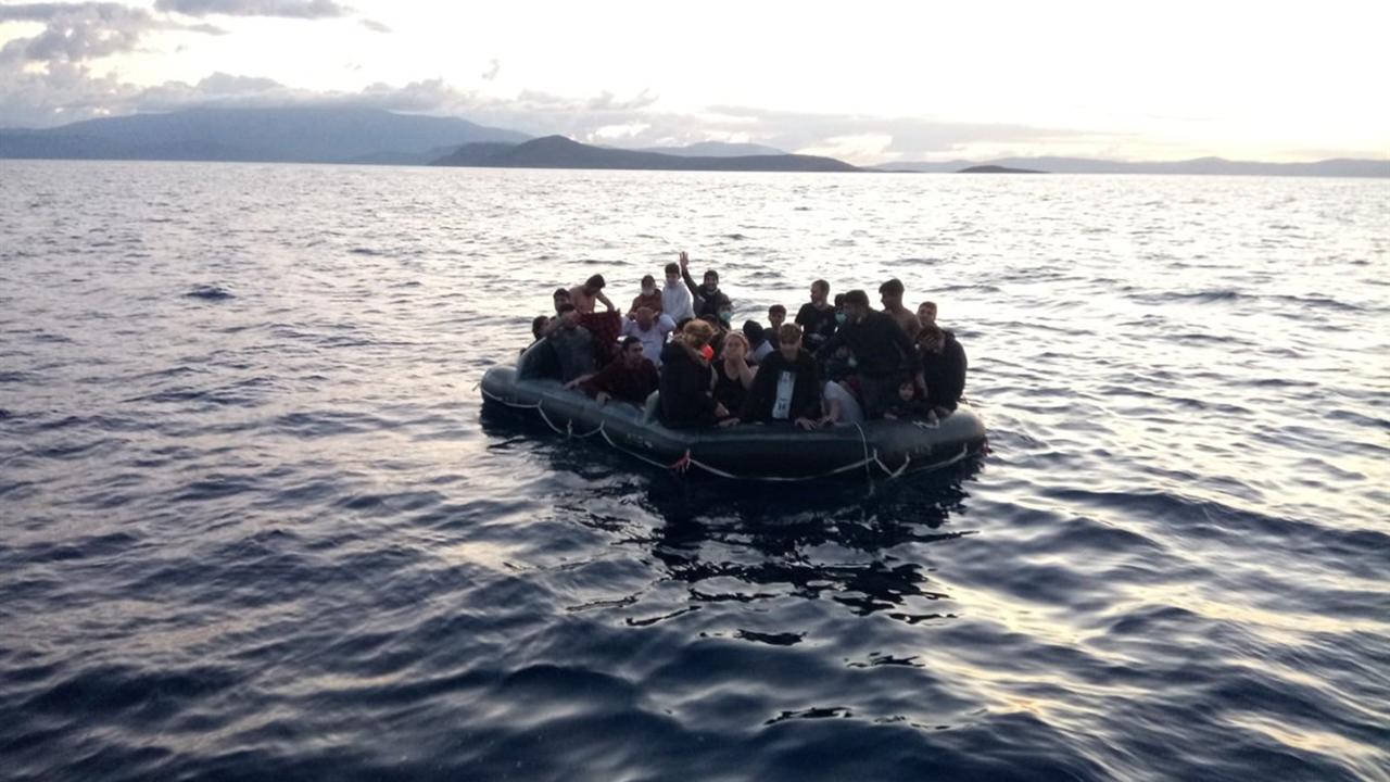 Yunanistan yine itti: 44 düzensiz göçmen kurtarıldı