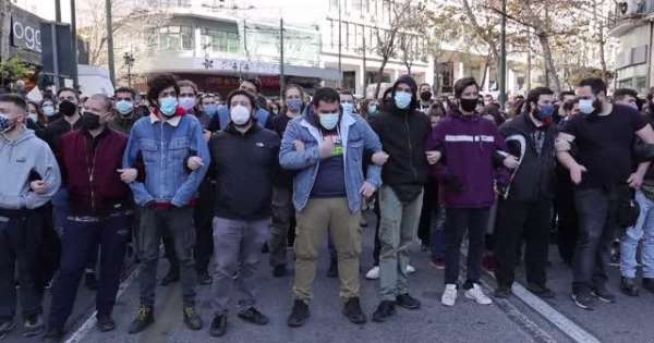 Atina’da öğrencilerden yasağa rağmen protesto gösterisi