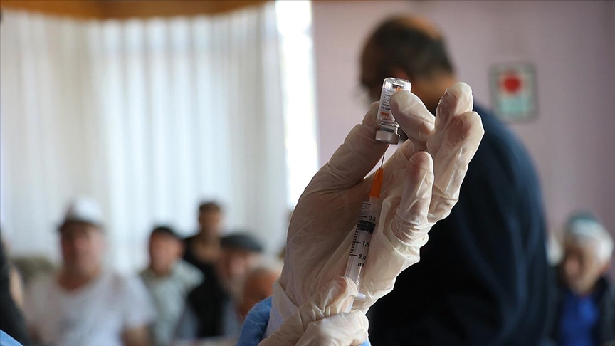 Türkiye’de Kovid-19 aşısı yaptıranların sayısı bir milyonu geçti