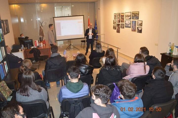 Priştine’de “Türkiye Bursları Başvuruları” bilgilendirme toplantısı düzenlendi