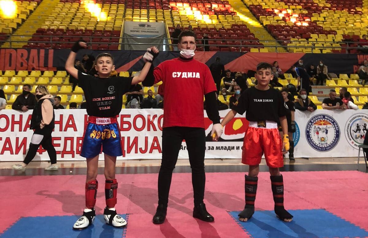 Genç kickboksör Yiğit, birinci yeri aldı