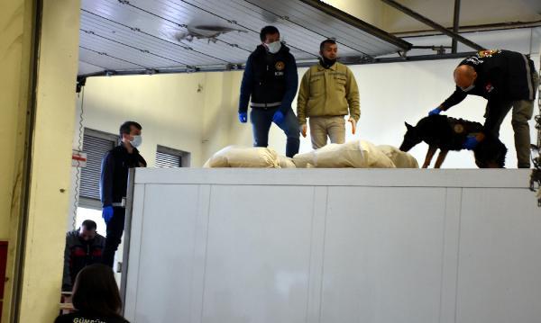 Arnavutluk’tan gelen TIR’da 230 kilo esrar ele geçirildi