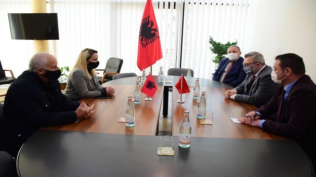 Türkiye’nin Tiran Büyükelçisi Yörük, Arnavutluk’ta Türkiye tarafından yaptırılan projelerle ilgili görüşmeler yaptı