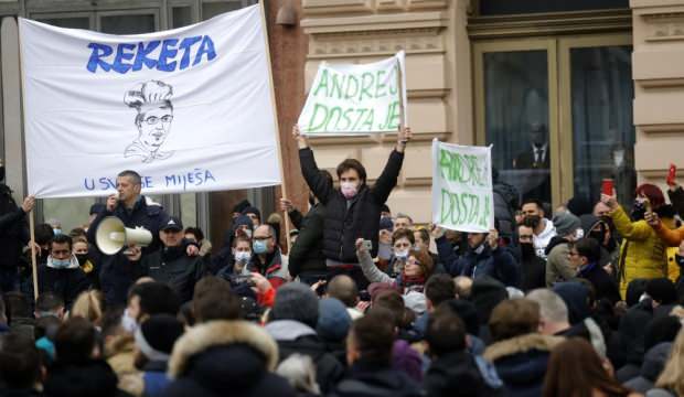 Hırvatistan’da Covid-19 kısıtlamalarına karşı protesto